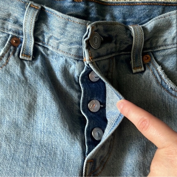 Light Wash Levi’s Cutoffs - Picture 5 of 8